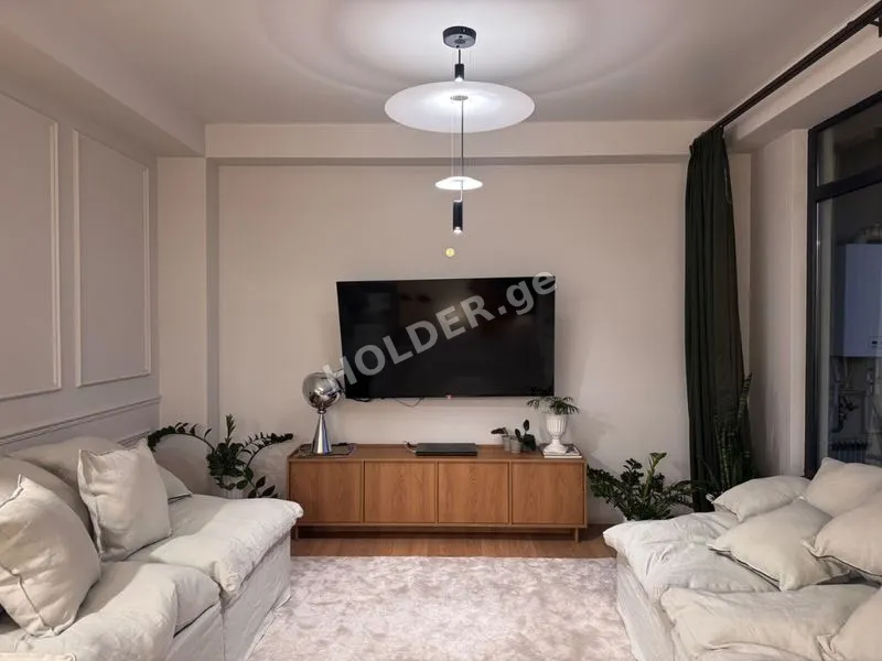 იყიდება ბინა დელისის ქუჩაზე