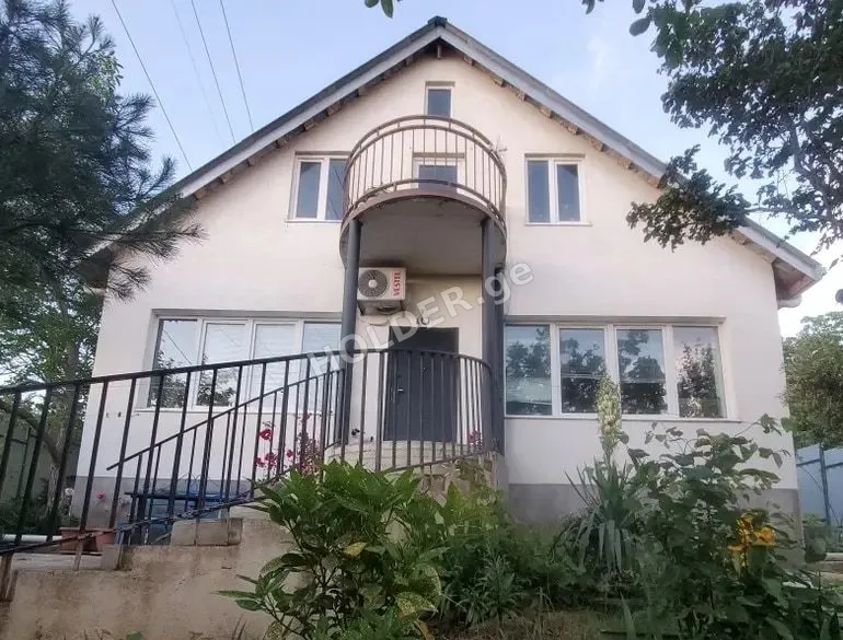 იყიდება 10-ოთახიანი ბინა ავჭალაში