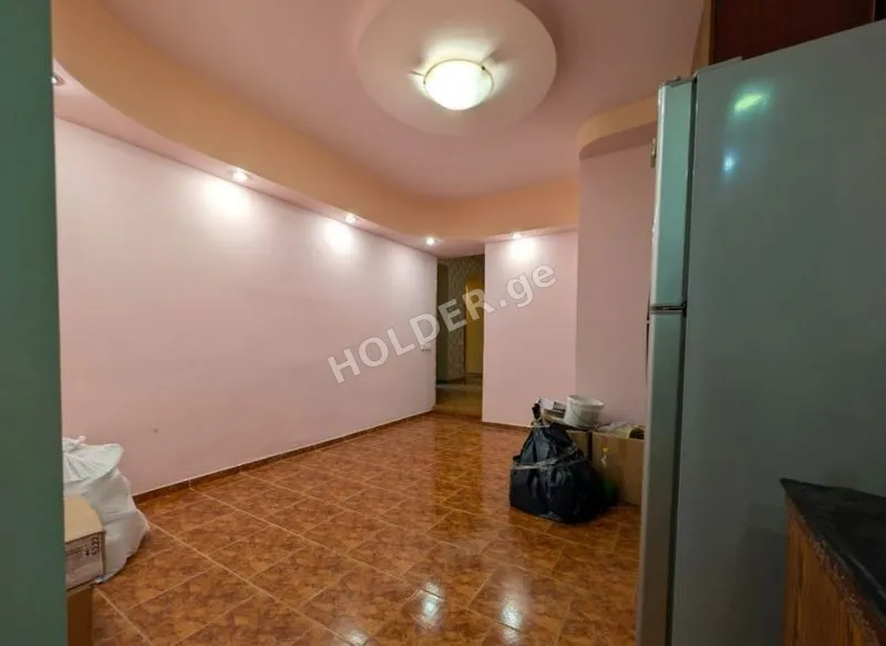 იყიდება 4 ოთახიანი ბინა ნავთლუღში