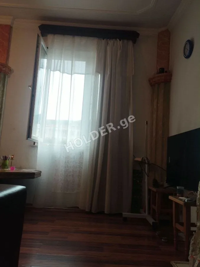 იყიდება ერთოთახიანი ბინა ისანში